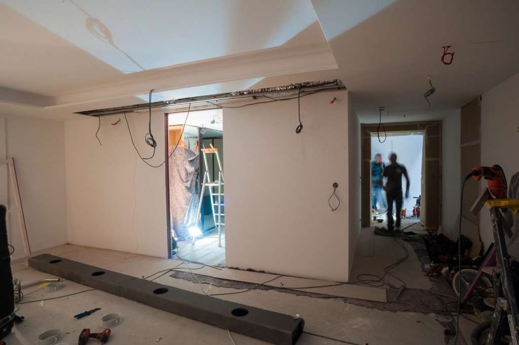 Placo et démolition intégrés à une rénovation complète